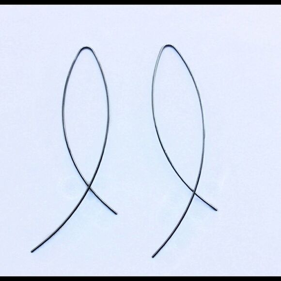 Black Fish Threader Earrings  - Picture 3 of 4